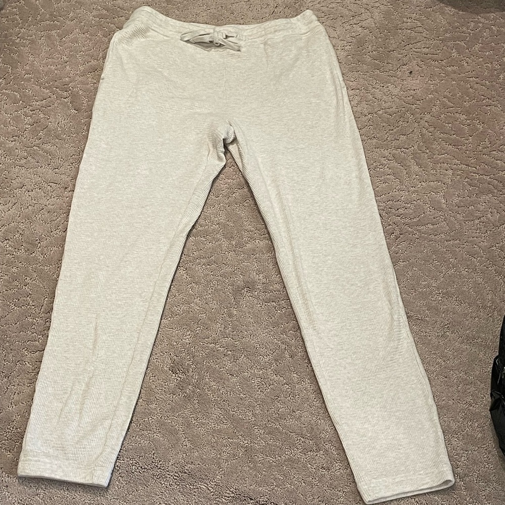 Aritzia TNA waffle knit jogging pants. Size L Large perfect condition